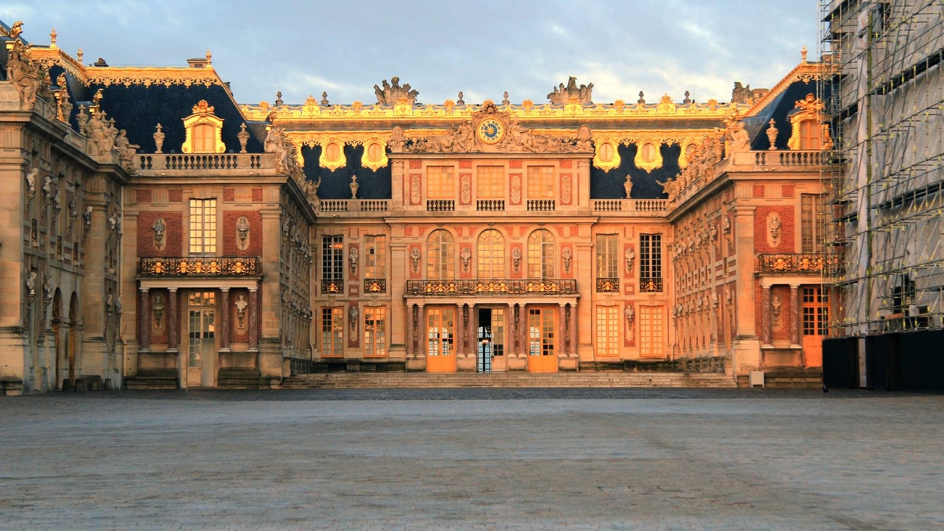 Entrance to the Palace of Versailles, the first part of the palace you'll see during your day trip to Versailles.